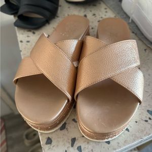 Vince Camuto Platform slides. Womens size 7. Rose gold